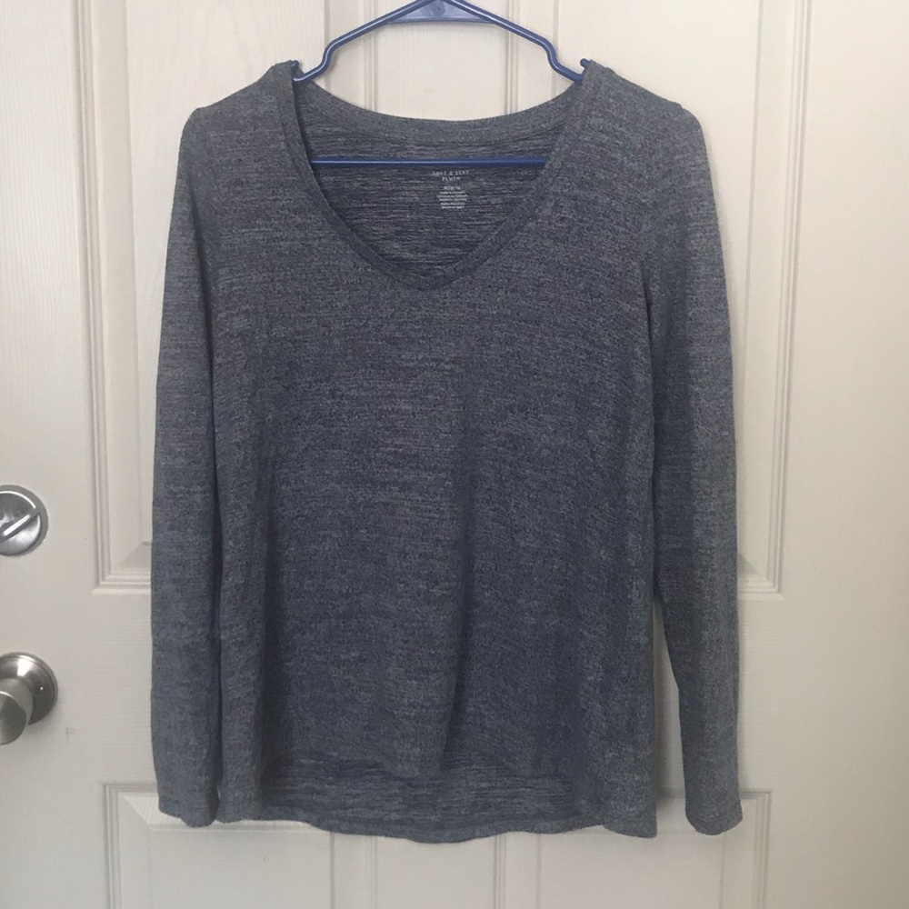 American Eagle Long Sleeve V-Neck Tee